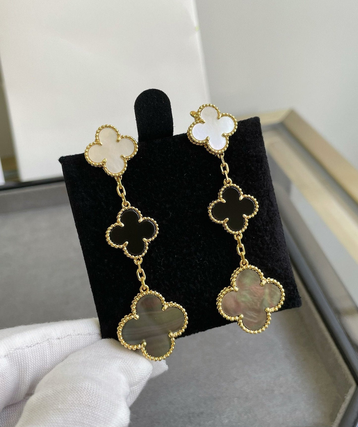 [⭐Glow]CLOVER 3 MOTIF MOP ONYX DARK MOP PINK GOLD EARRINGS