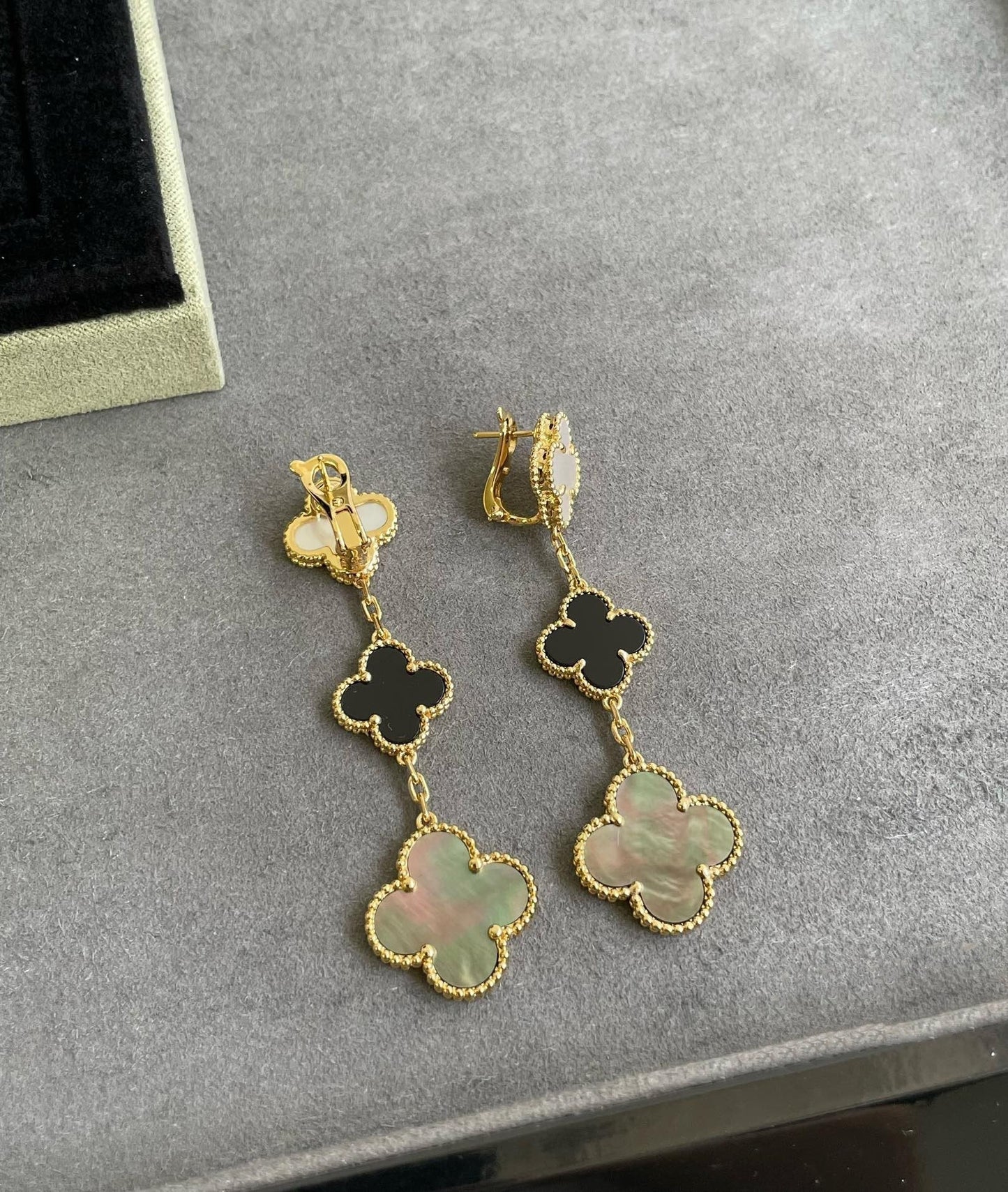 [⭐Glow]CLOVER 3 MOTIF MOP ONYX DARK MOP PINK GOLD EARRINGS