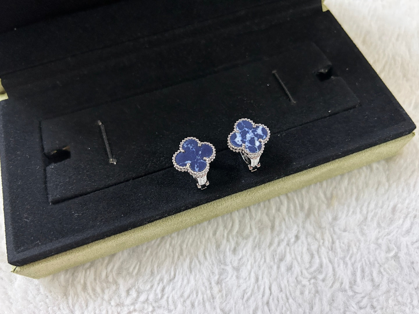 [⭐Glow]CLOVER PIETERSITE MEDIUM STUD EARRINGS