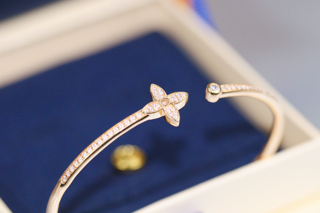 [⭐Glow]IDYLLE PINK GOLD OPEN BRACELET DIAMOND PAVED