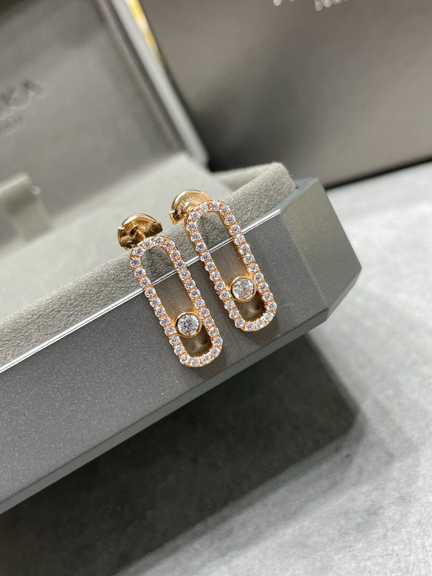[⭐Glow]MOVE UNO STUD DIAMOND PAVED EARRINGS