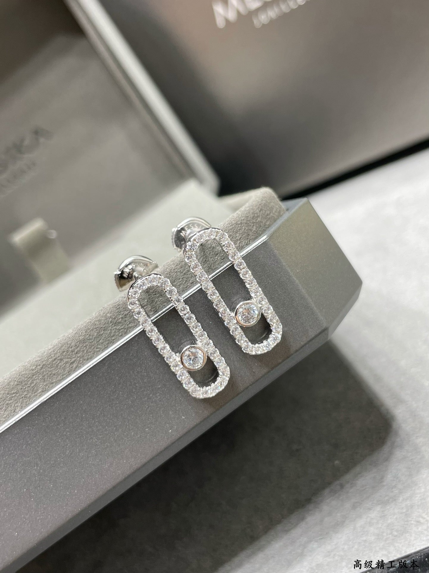 [⭐Glow]MOVE UNO STUD DIAMOND PAVED EARRINGS
