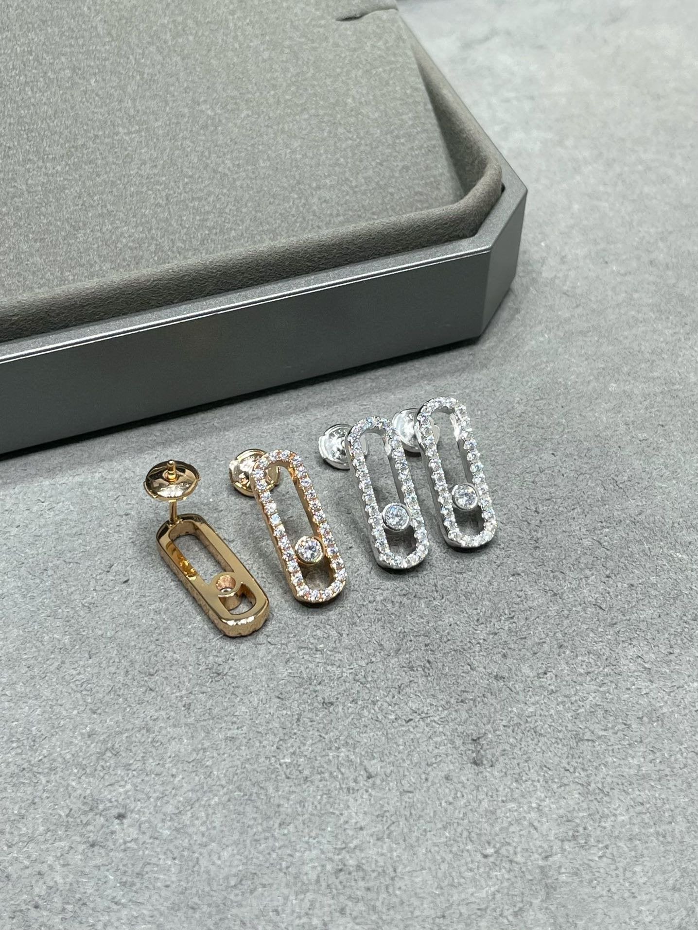 [⭐Glow]MOVE UNO STUD DIAMOND PAVED EARRINGS