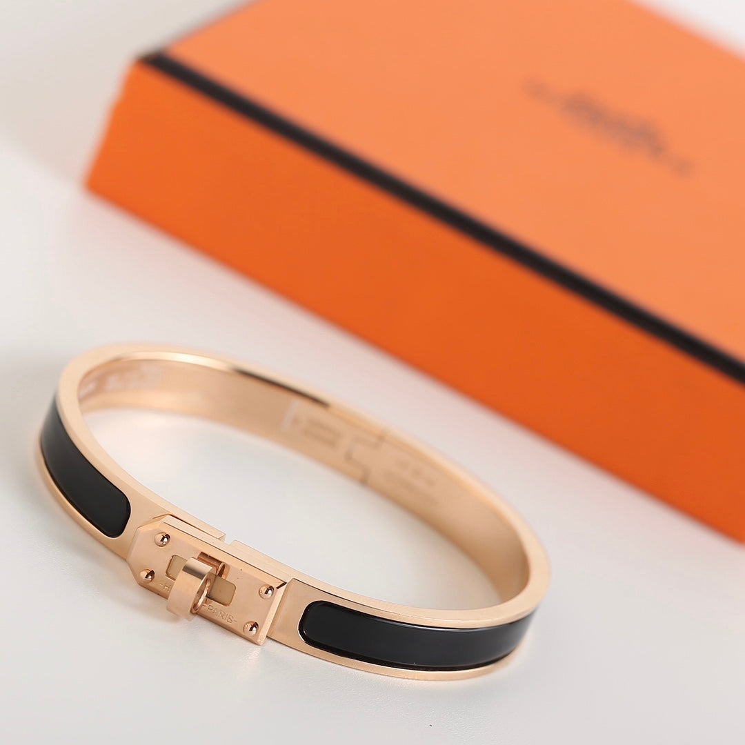 [⭐Glow]HM KELLY BLACK BRACELET
