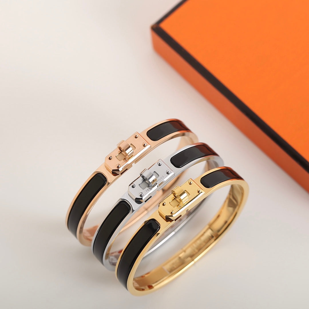 [⭐Glow]HM KELLY BLACK BRACELET
