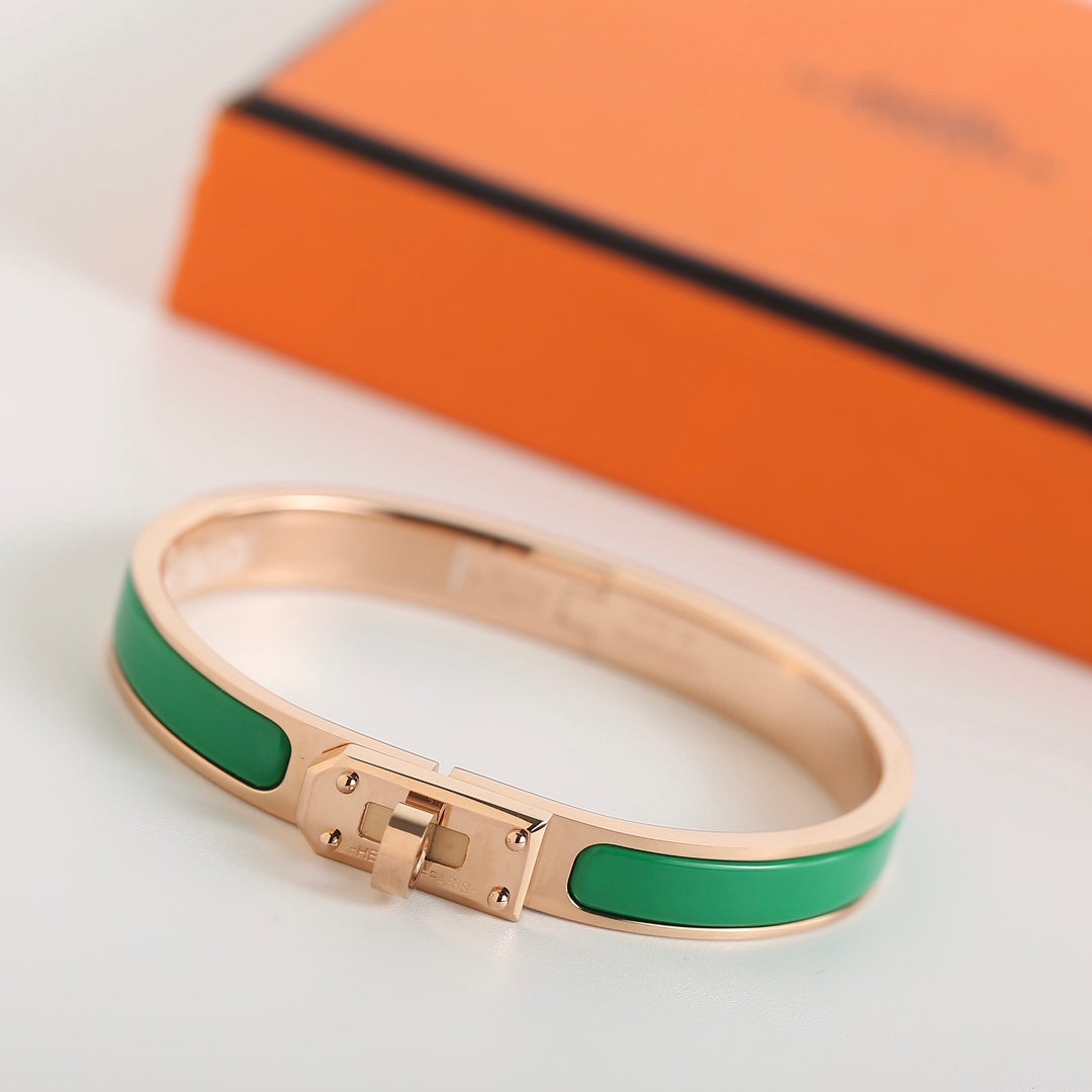[⭐Glow]HM KELLY GREEN BRACELET