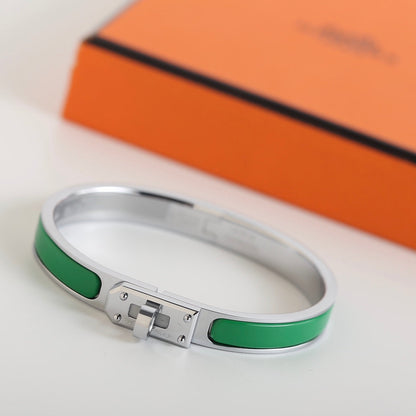[⭐Glow]HM KELLY GREEN BRACELET