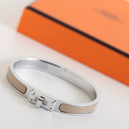 [⭐Glow]HM KELLY GREY BRACELET
