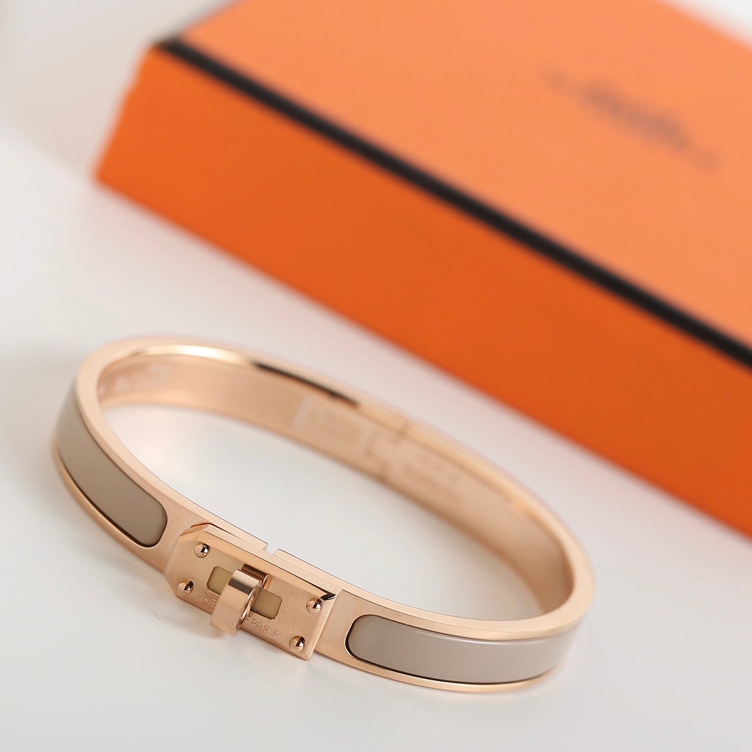 [⭐Glow]HM KELLY GREY BRACELET