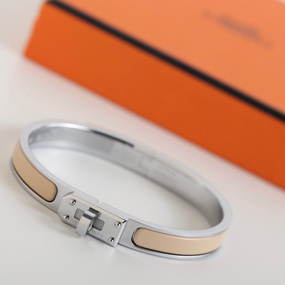 [⭐Glow]HM KELLY BEIGE BRACELET