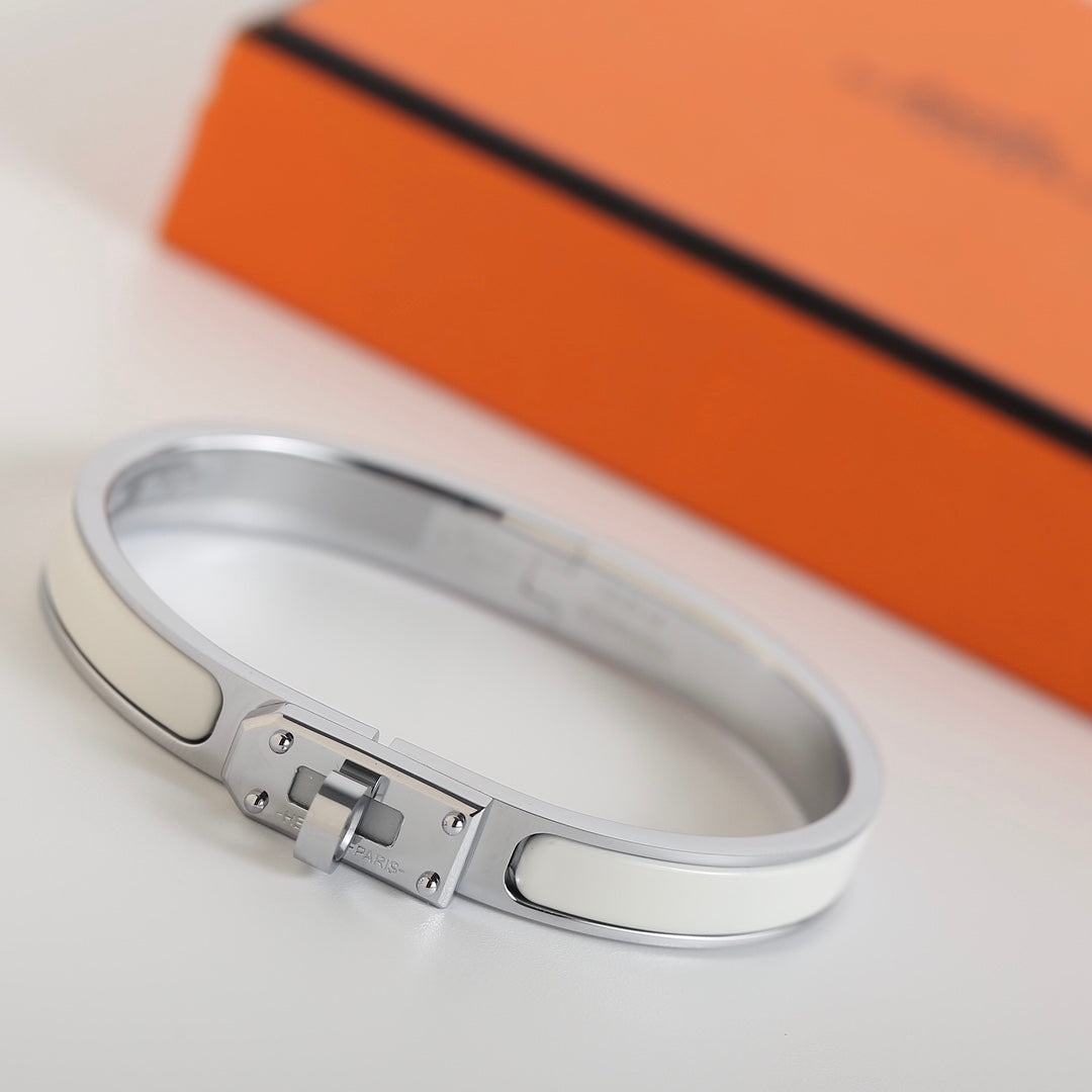 [⭐Glow]HM KELLY WHITE BRACELET