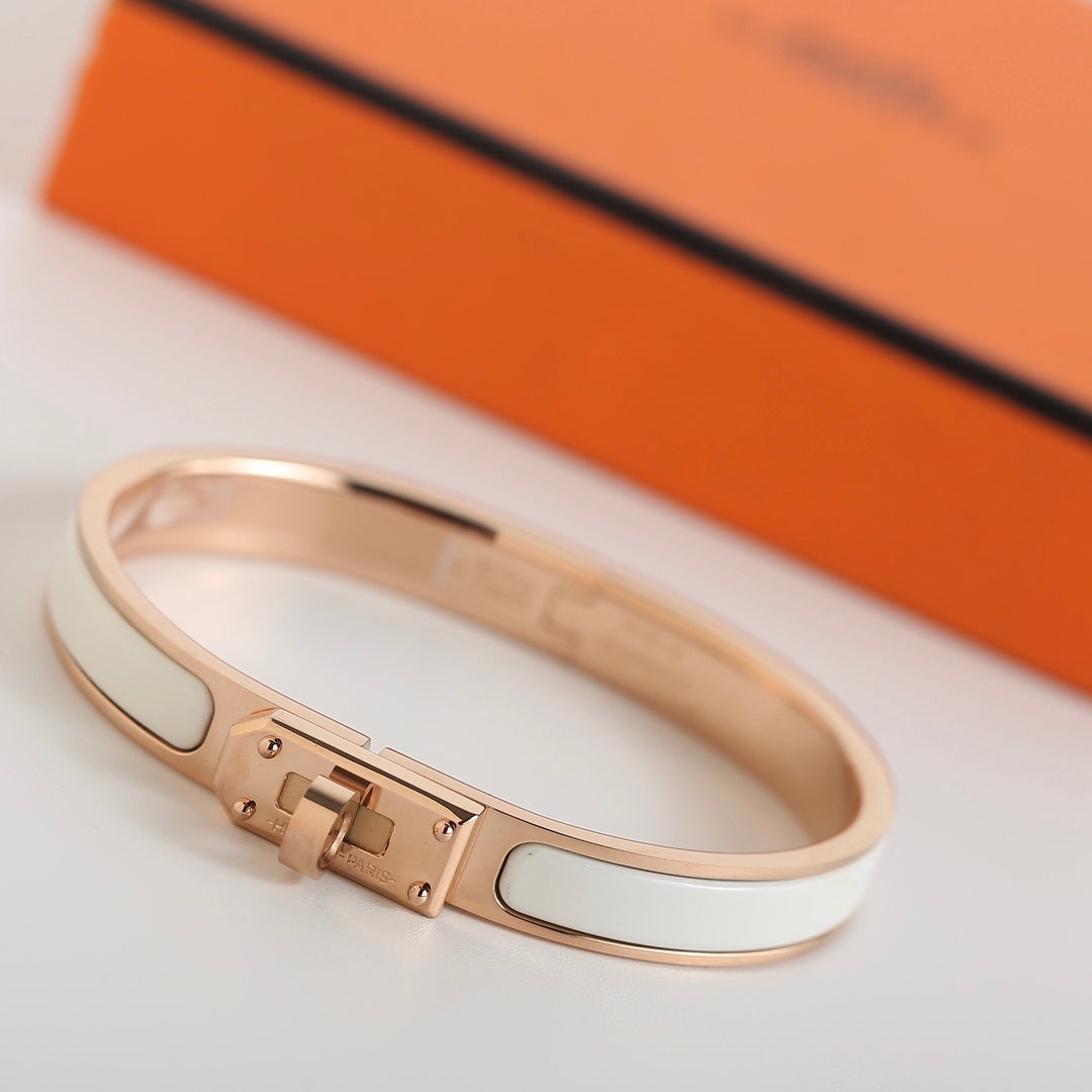 [⭐Glow]HM KELLY WHITE BRACELET