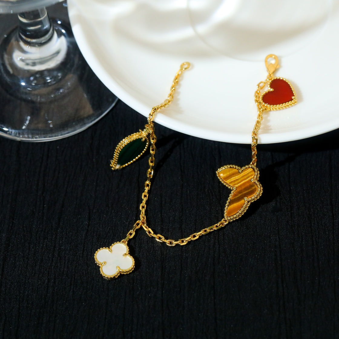 [⭐Glow]LUCKY SPRING 5 MOTIF GOLD BRACELET