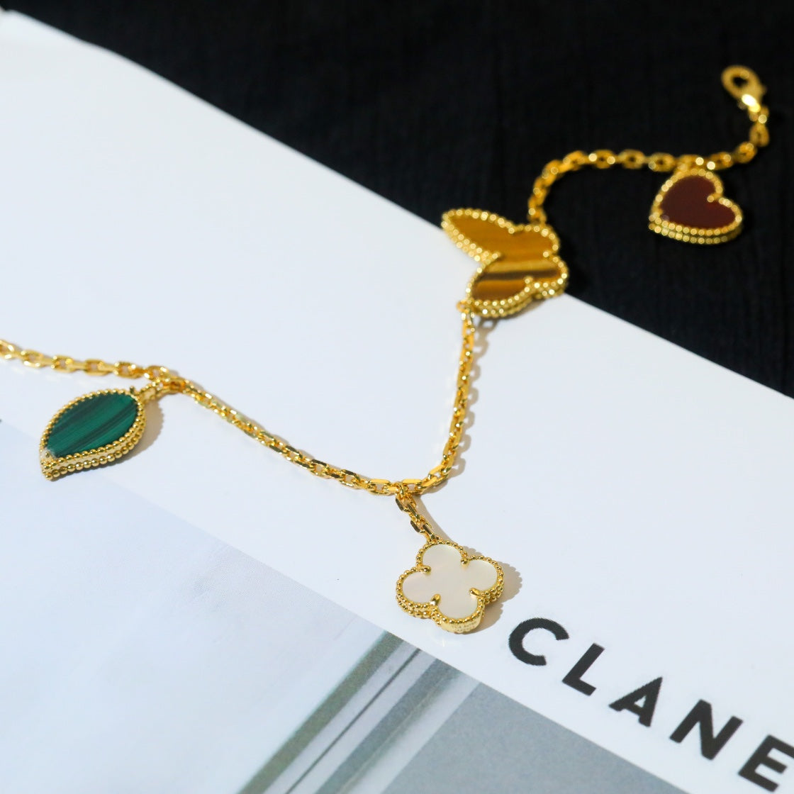 [⭐Glow]LUCKY SPRING 5 MOTIF GOLD BRACELET