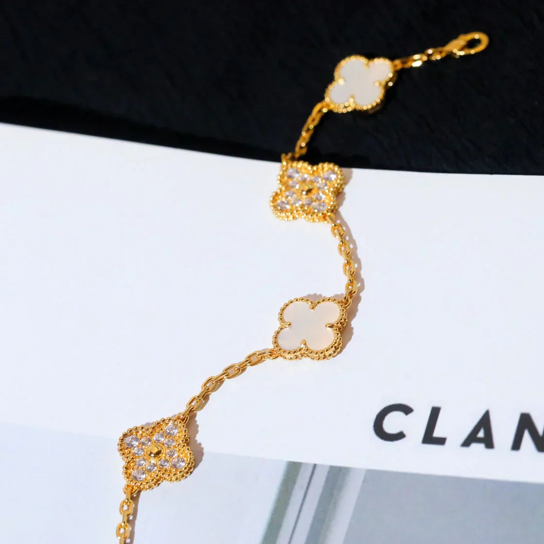 [⭐Glow]CLOVER WHITE PEARL MOP 5 MOTIF BRACELET COLLECTION