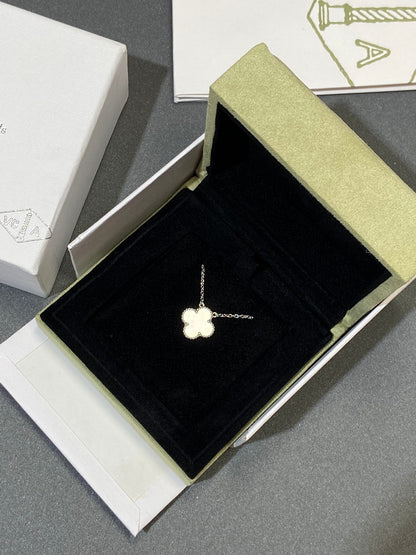 [⭐Glow]CLOVER MEDIUM SILVER WHITE MOP NECKLACE