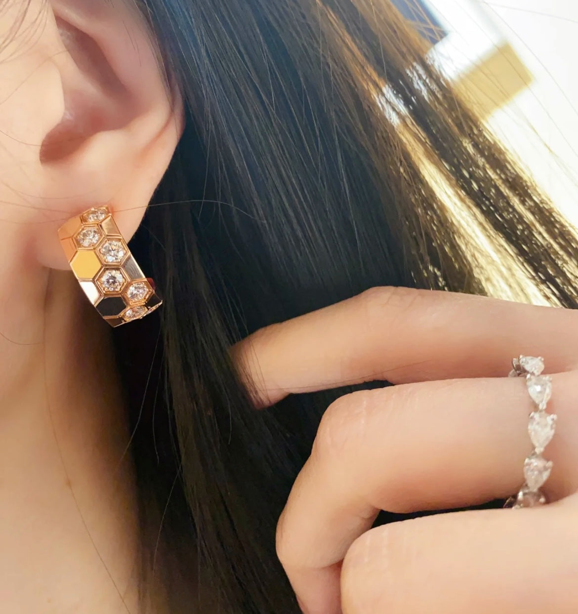 [⭐Glow]BEE LOVE DIAMOND HOOP EARRINGS