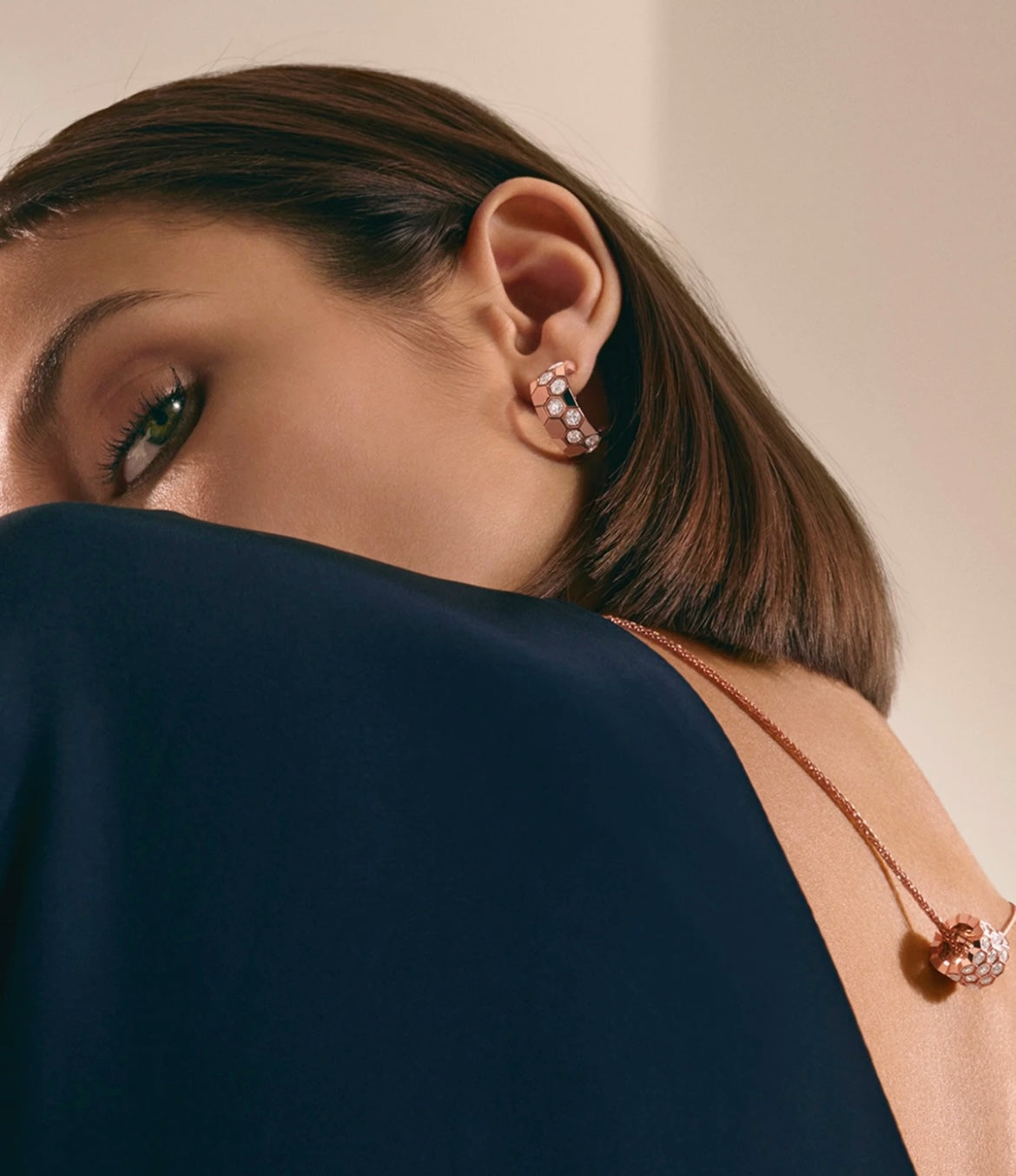 [⭐Glow]BEE LOVE DIAMOND HOOP EARRINGS
