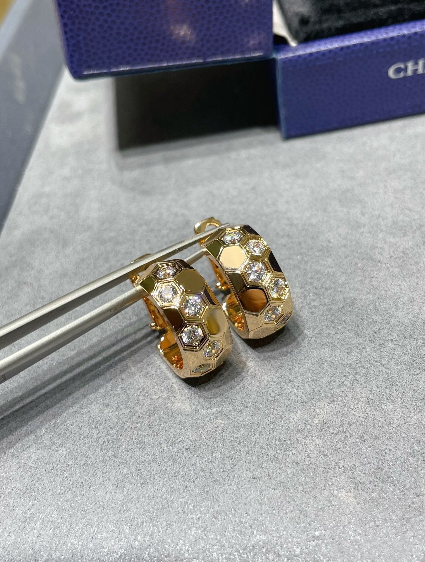 [⭐Glow]BEE LOVE DIAMOND HOOP EARRINGS