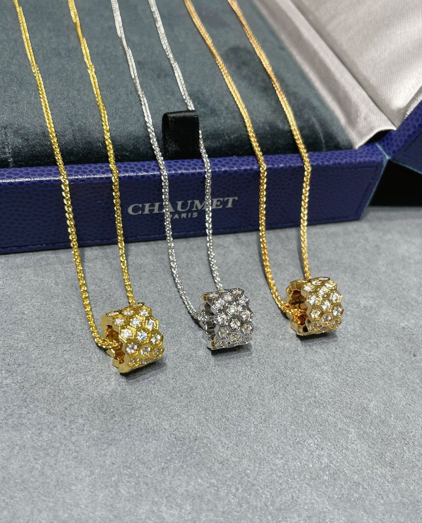 [⭐Glow]BEE LOVE DIAMOND PAVED 3 ROW NECKLACE