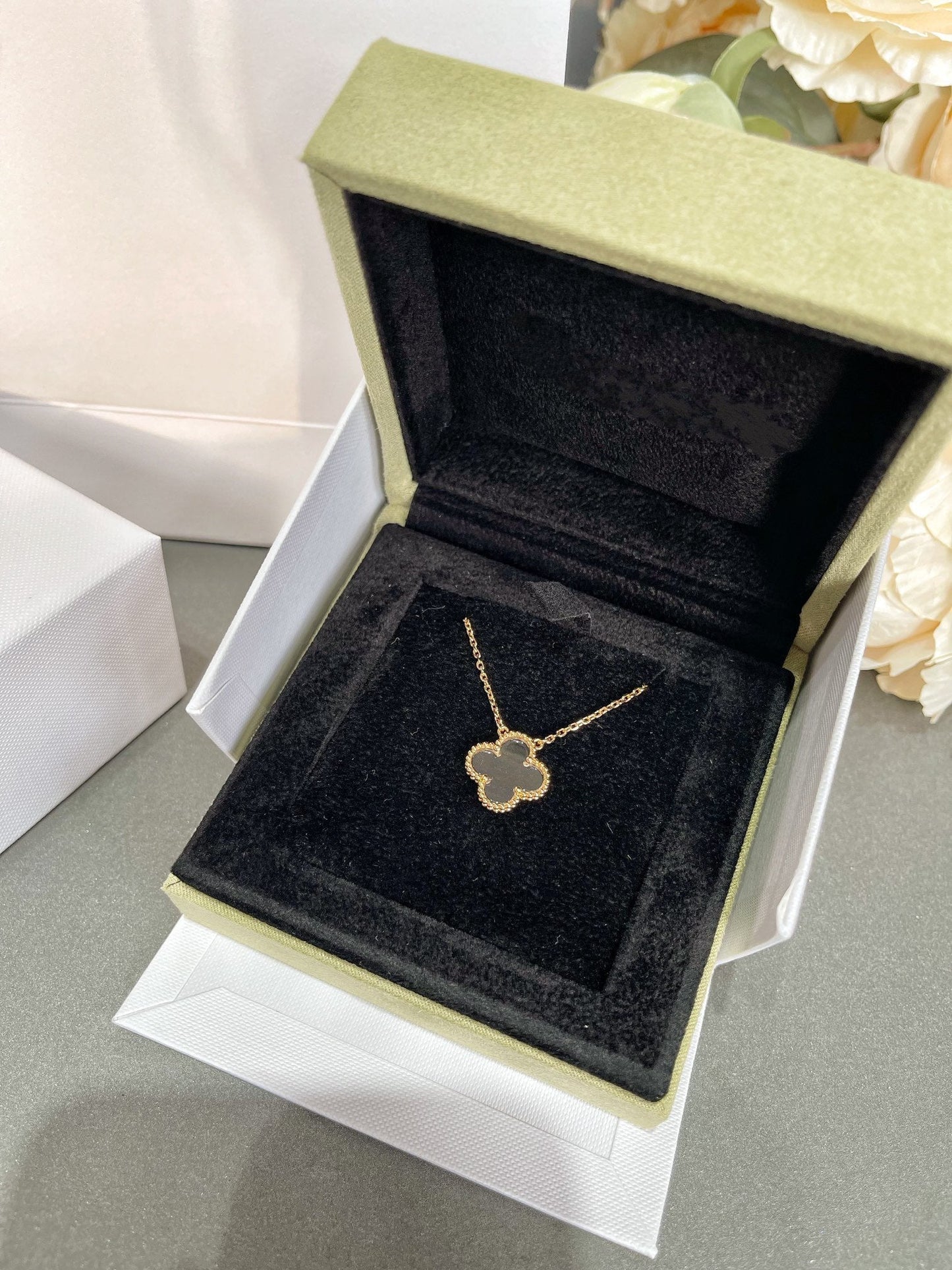 [⭐Glow]CLOVER ROCK CRYSTAL ROSE GOLD NECKLACE