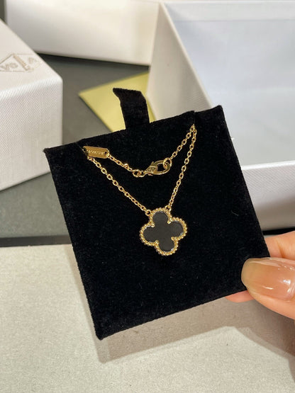 [⭐Glow]CLOVER ROCK CRYSTAL ROSE GOLD NECKLACE