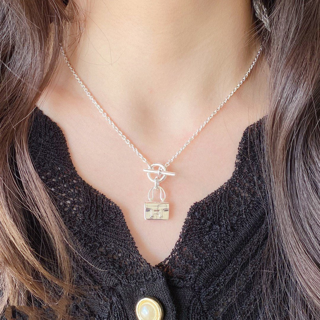[⭐Glow]CONSTANCE PEDANT SILVER NECKLACE