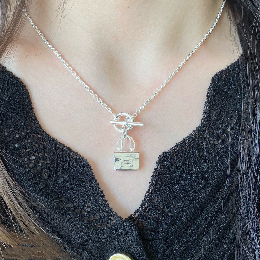 [⭐Glow]CONSTANCE PEDANT SILVER NECKLACE