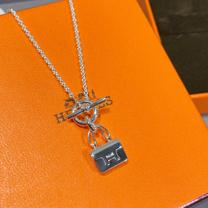 [⭐Glow]CONSTANCE PEDANT SILVER NECKLACE