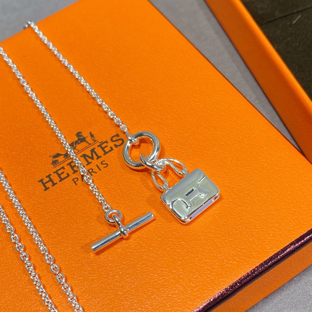[⭐Glow]CONSTANCE PEDANT SILVER NECKLACE