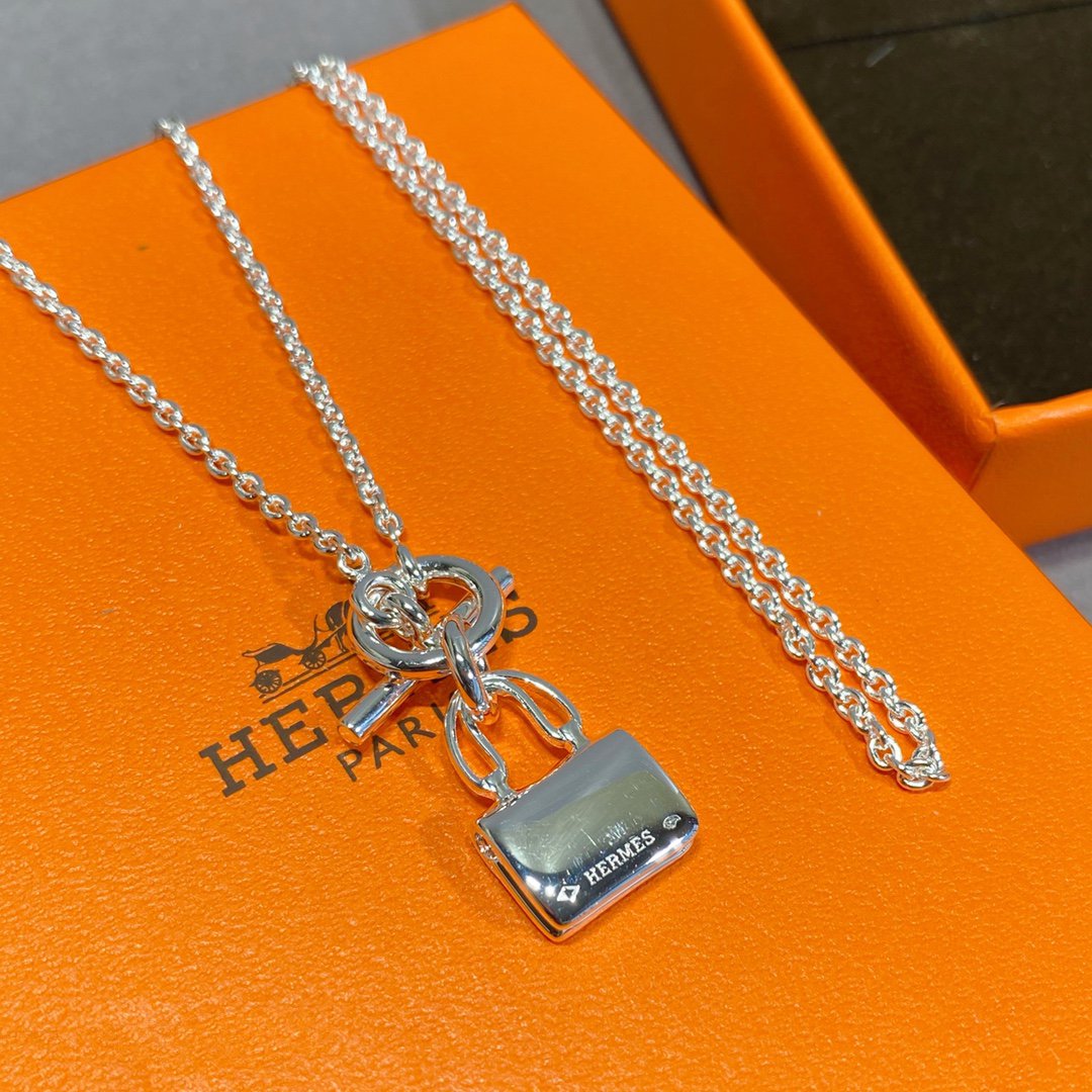 [⭐Glow]CONSTANCE PEDANT SILVER NECKLACE