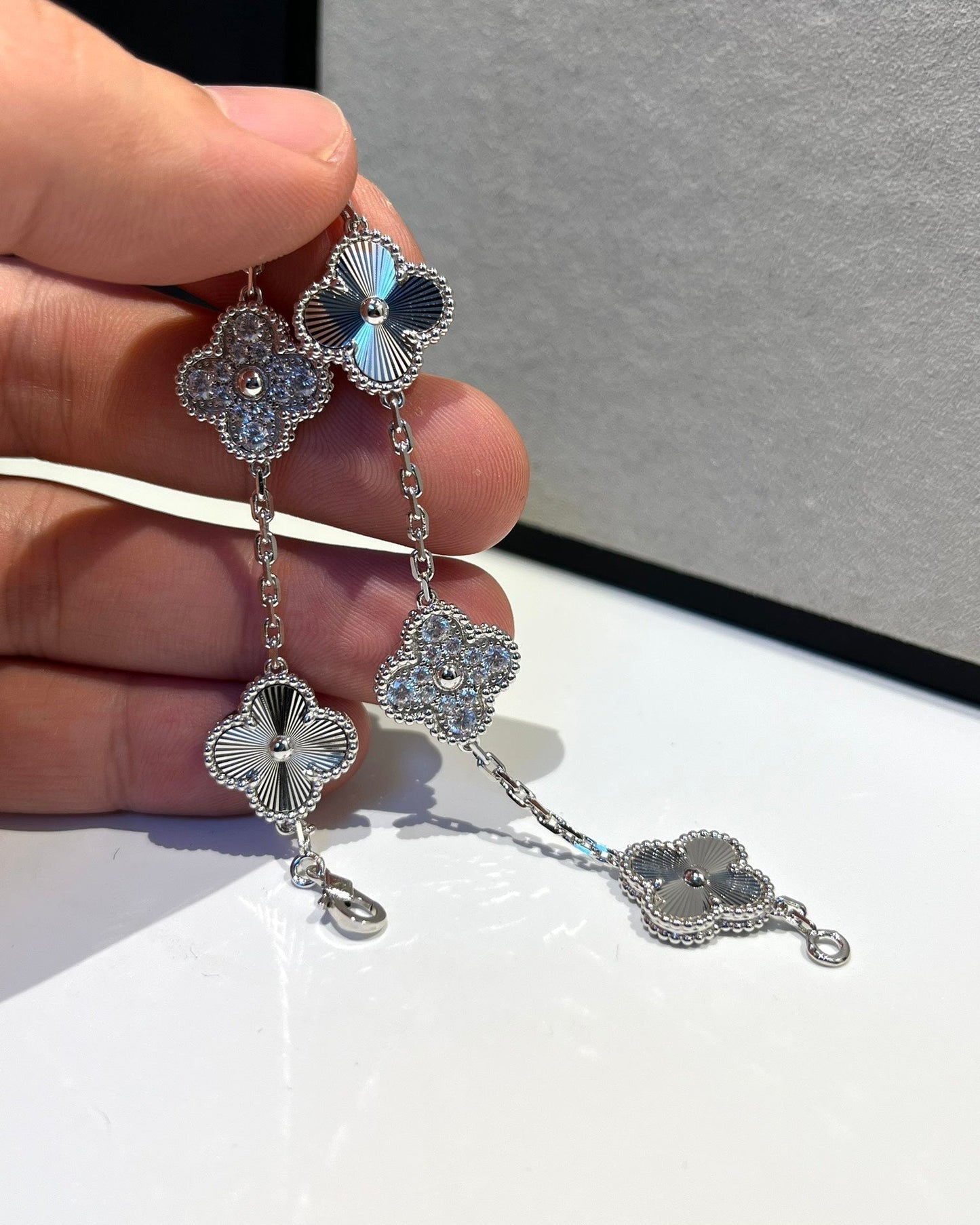 [⭐Glow] CLOVER 5 MOTIF LASER BRACELET COLLECTION