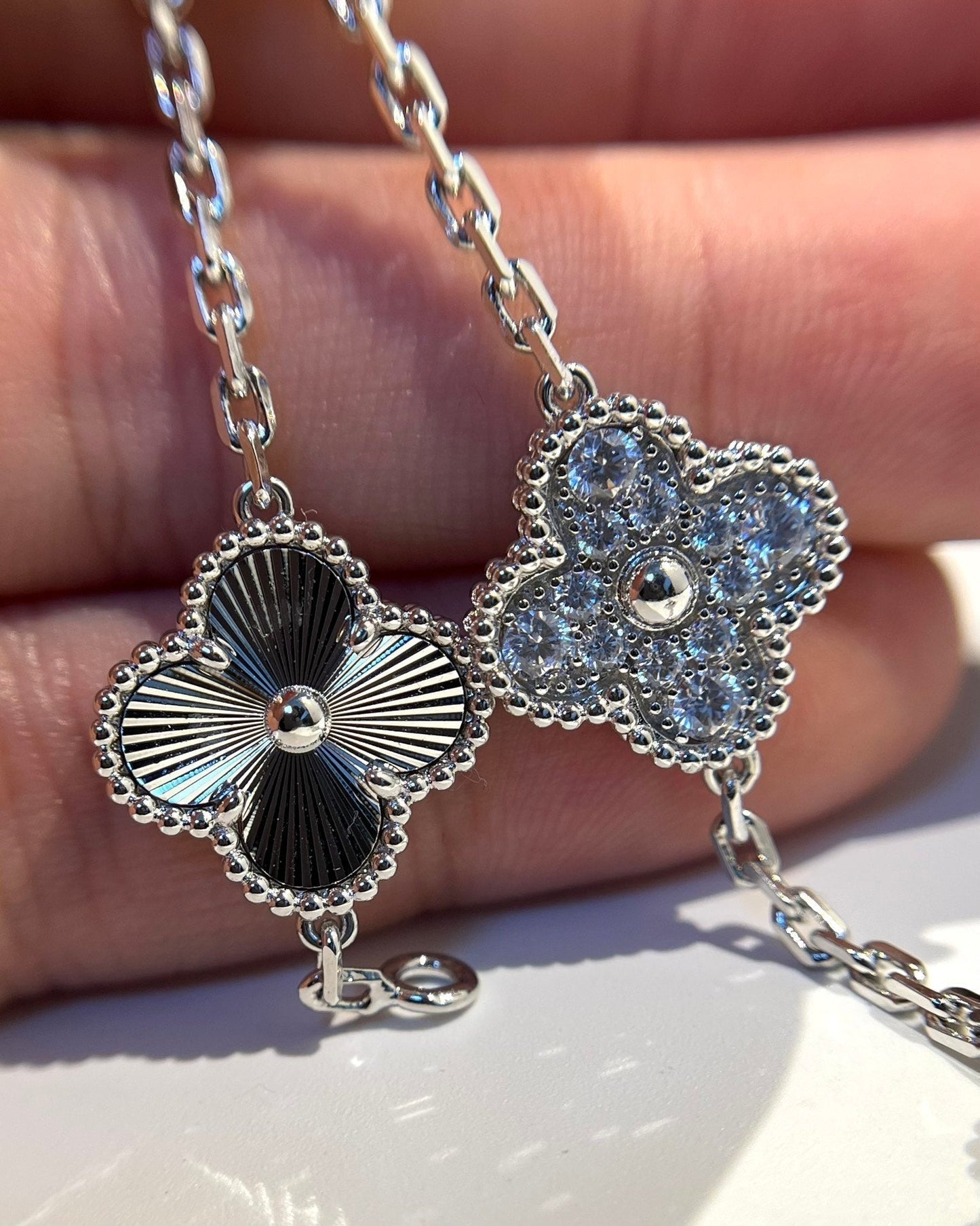 [⭐Glow] CLOVER 5 MOTIF LASER BRACELET COLLECTION