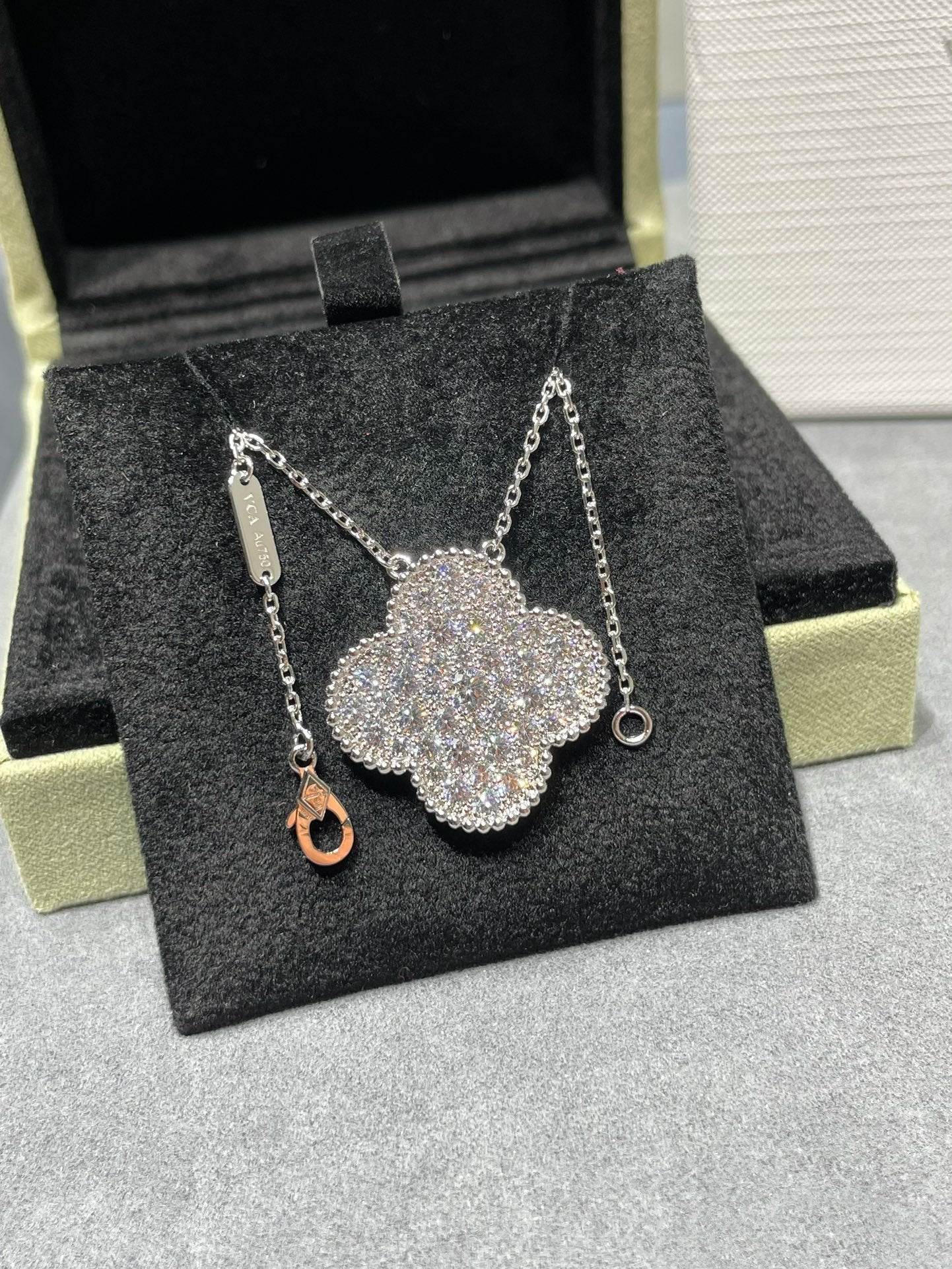 [⭐Glow]CLOVER 25MM LARGE PENDANT DIAMOND PAVED SILVER NECKLACE