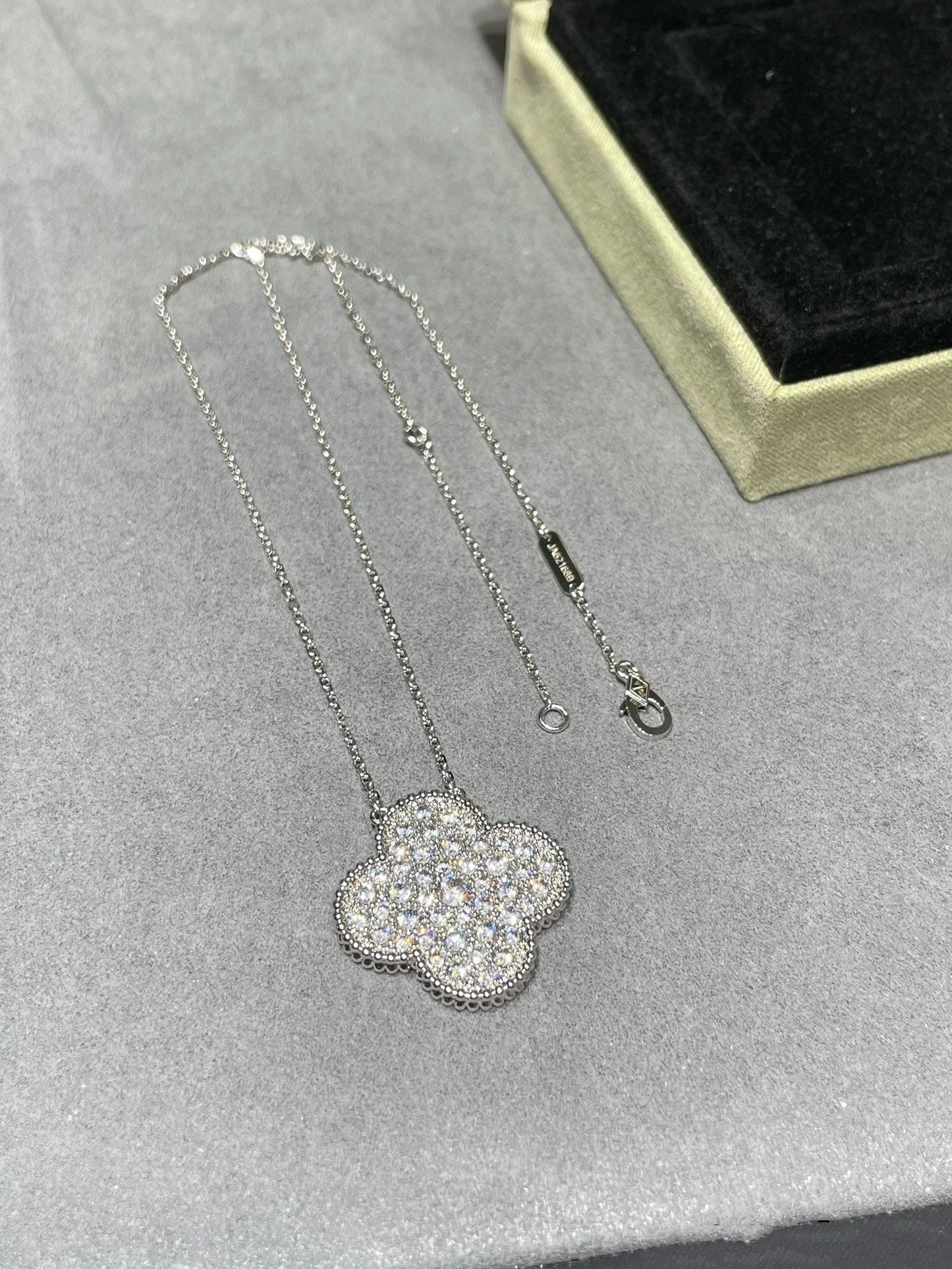 [⭐Glow]CLOVER 25MM LARGE PENDANT DIAMOND PAVED SILVER NECKLACE