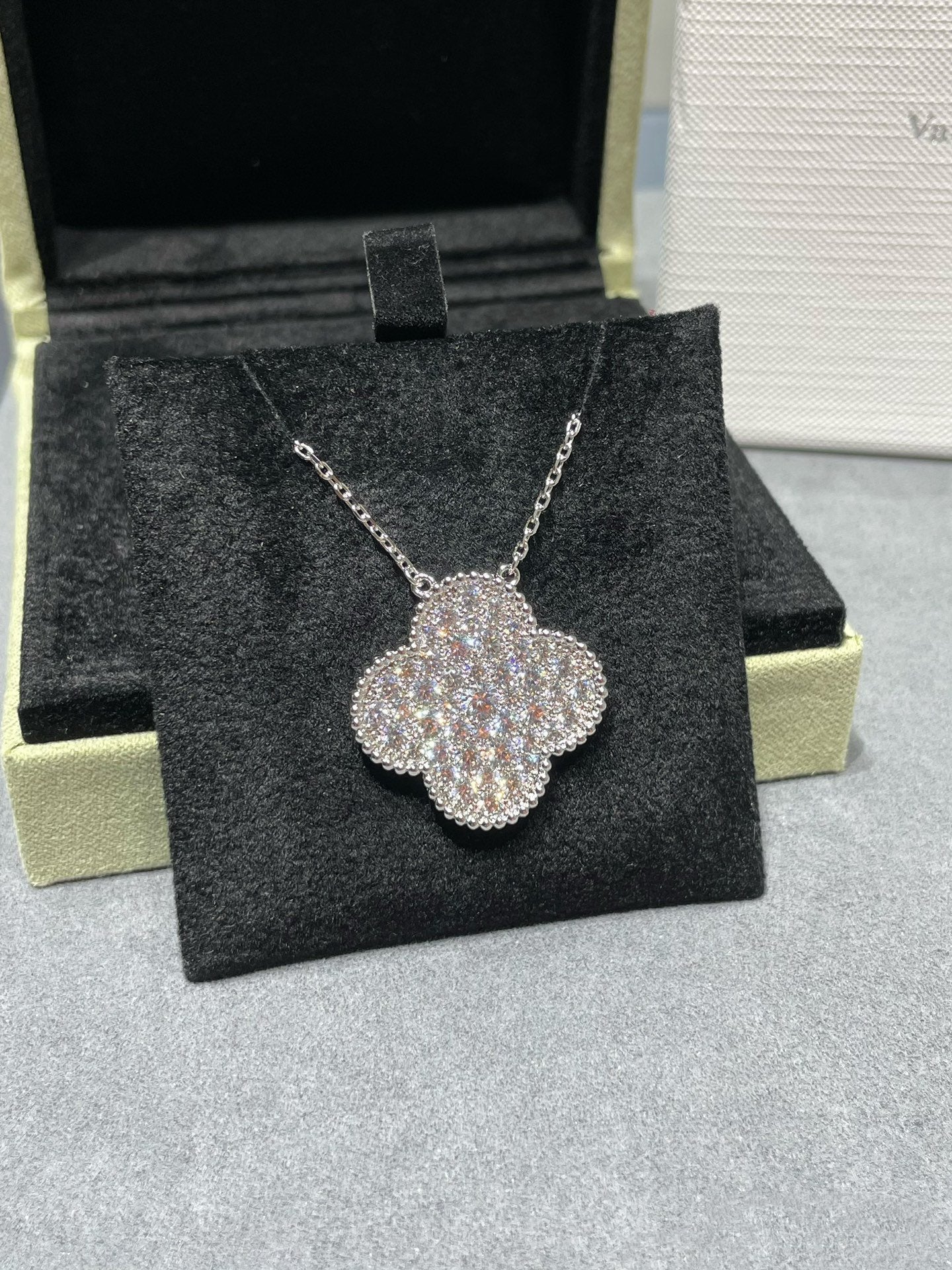 [⭐Glow]CLOVER 25MM LARGE PENDANT DIAMOND PAVED SILVER NECKLACE