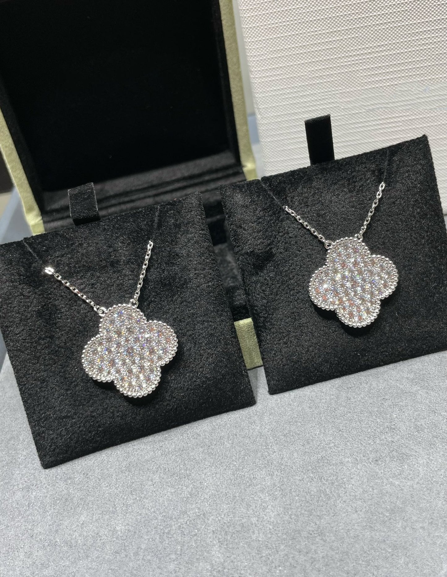 [⭐Glow]CLOVER 25MM LARGE PENDANT DIAMOND PAVED SILVER NECKLACE