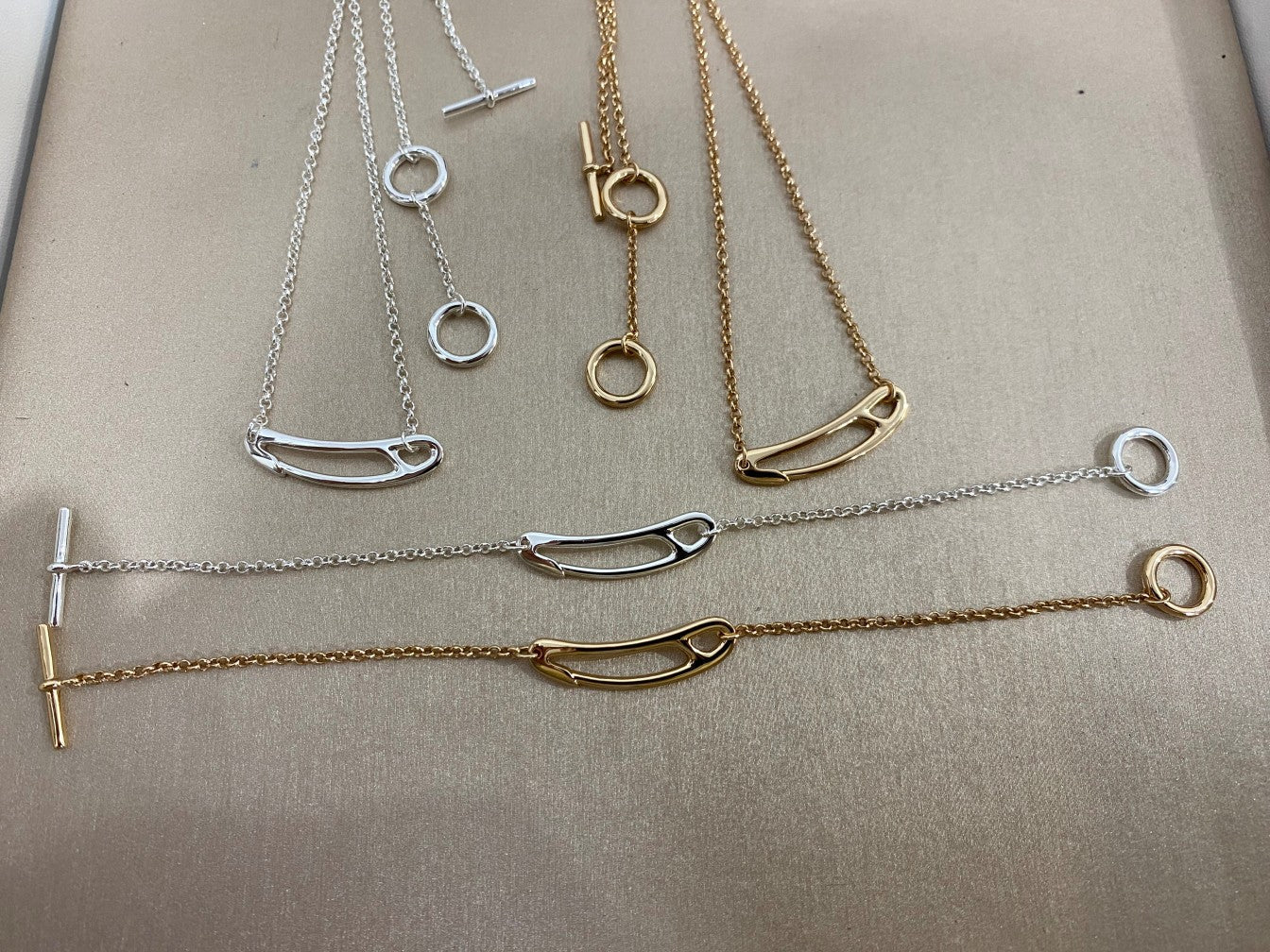 [⭐Glow]Brooch Necklace