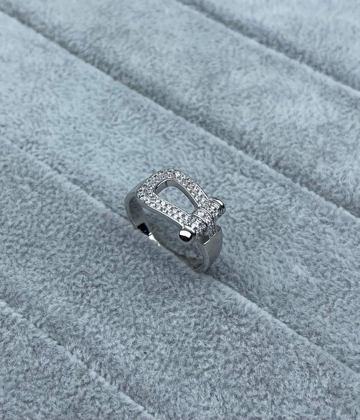 [⭐Glow]Wide Hoof-Shaped Diamond-Studded Ring