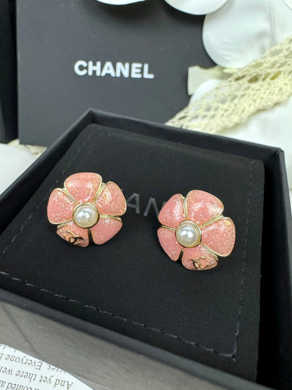 [⭐Glow]26C Pink Camellia Pearl Enamel Stud Earrings