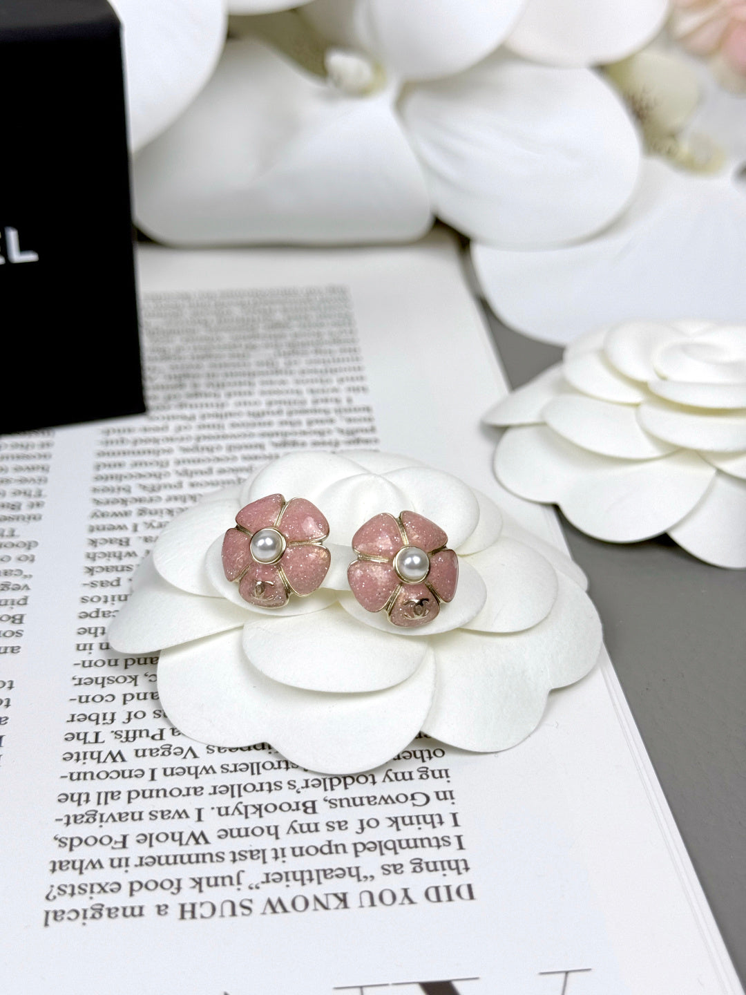 [⭐Glow]26C Pink Camellia Pearl Enamel Stud Earrings