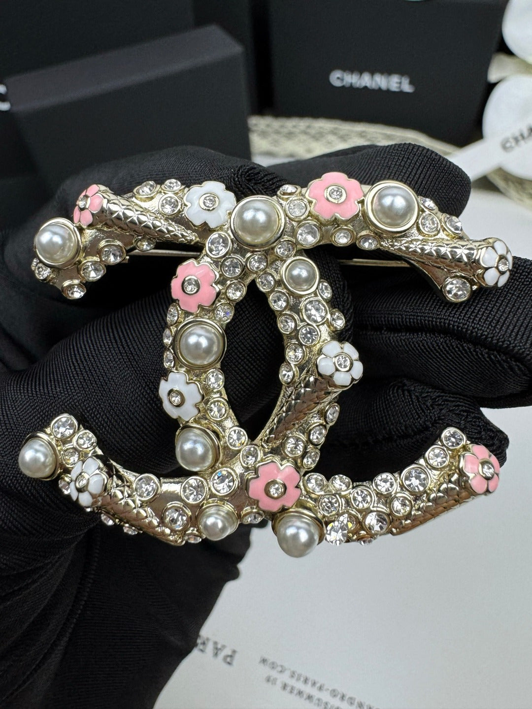 [⭐Glow]26C Pink-White Enamel Ice Cream Cone Double C Brooch