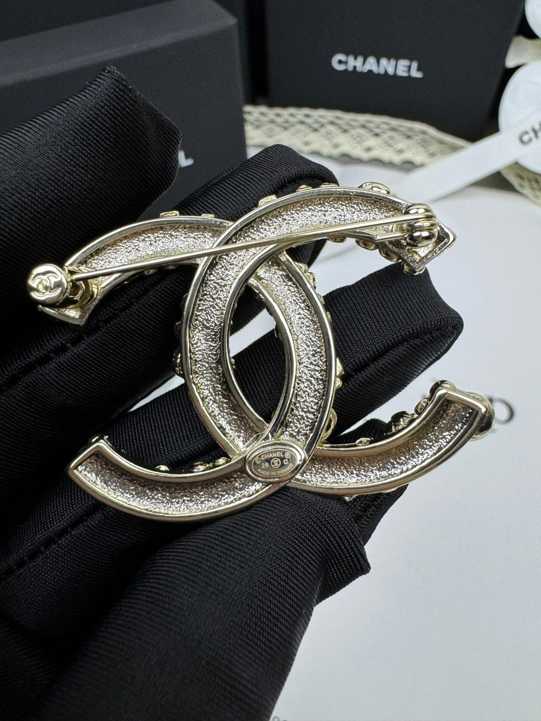 [⭐Glow]26C Pink-White Enamel Ice Cream Cone Double C Brooch