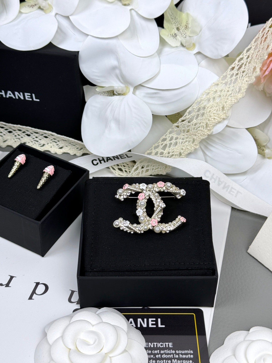 [⭐Glow]26C Pink-White Enamel Ice Cream Cone Double C Brooch