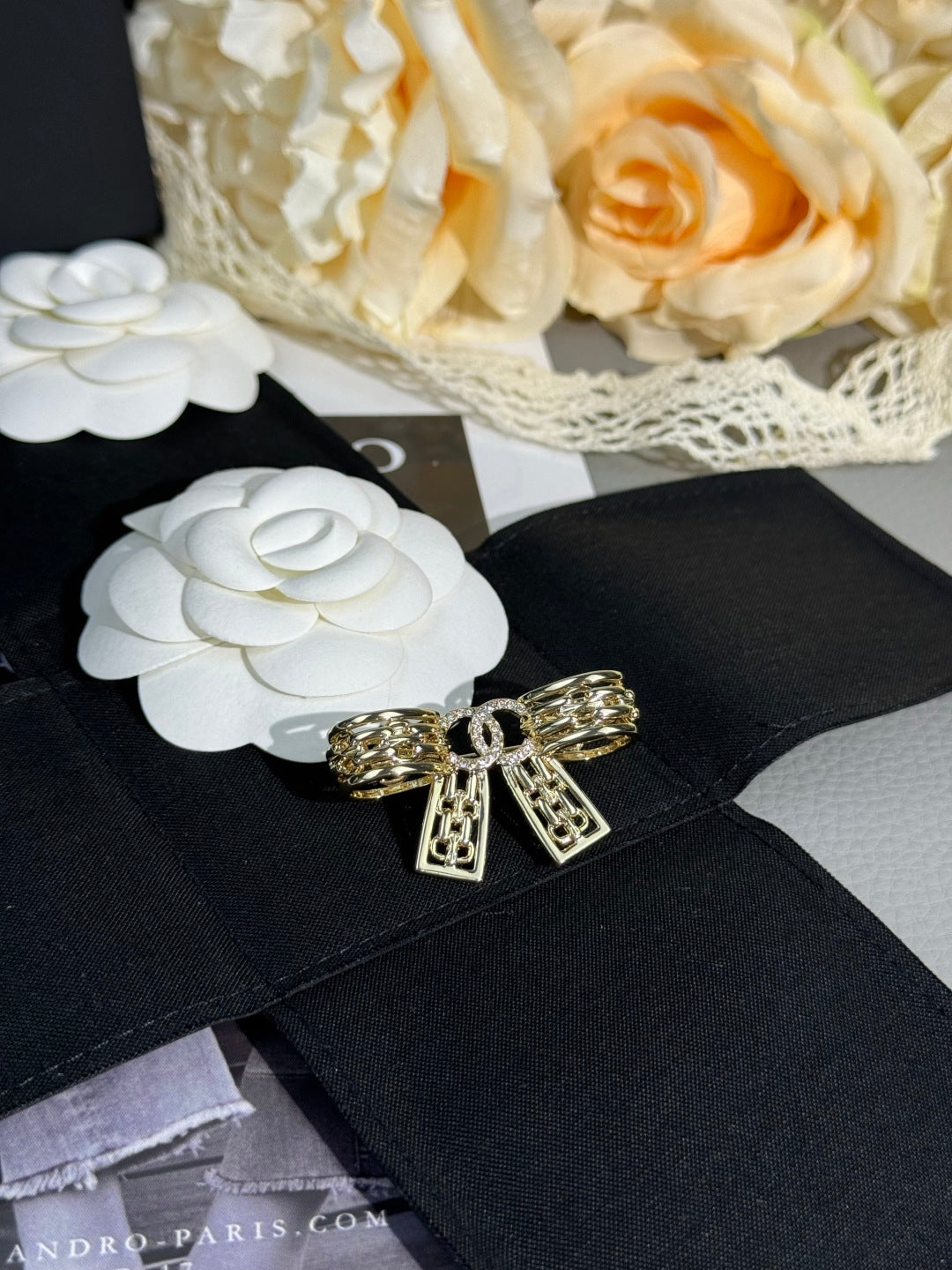 [⭐Glow]25K Hollow Bow Brooch