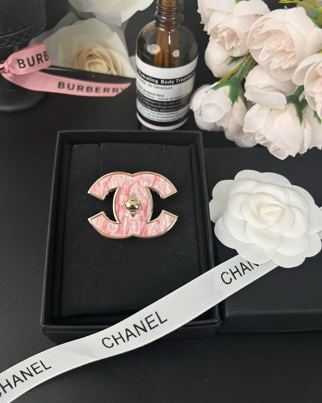 [⭐Glow]Pink Resin Classic Brooch 5cm