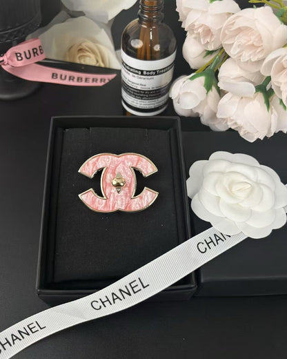[⭐Glow]Pink Resin Classic Brooch 5cm