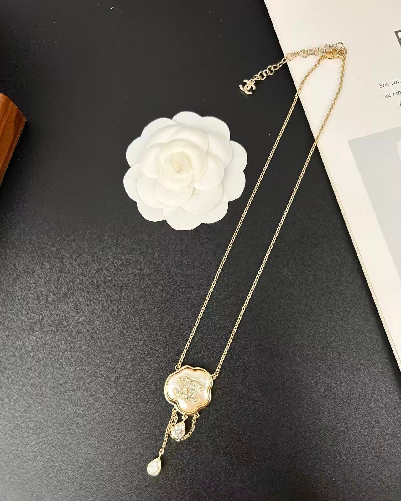 [⭐Glow]Cloud Pearl Mother-of-Pearl Diamond Chain Pendant Necklace