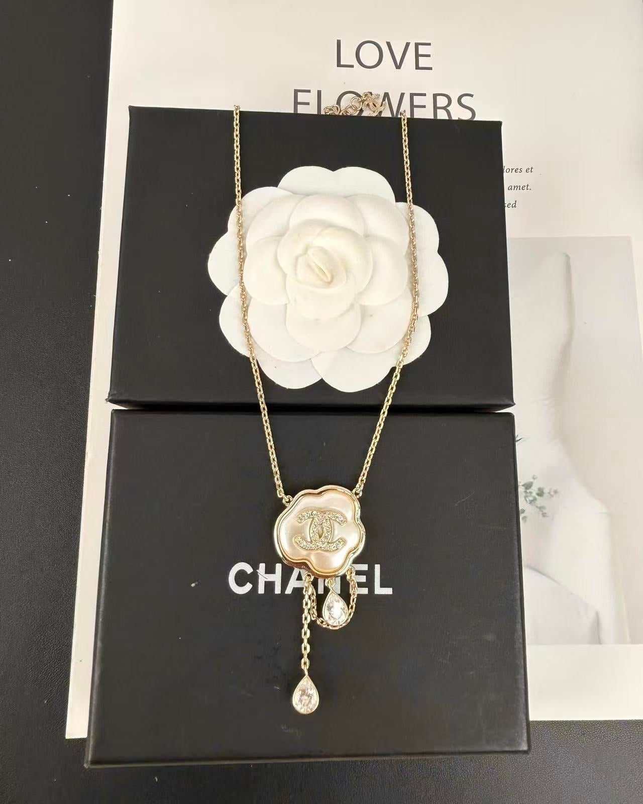 [⭐Glow]Cloud Pearl Mother-of-Pearl Diamond Chain Pendant Necklace