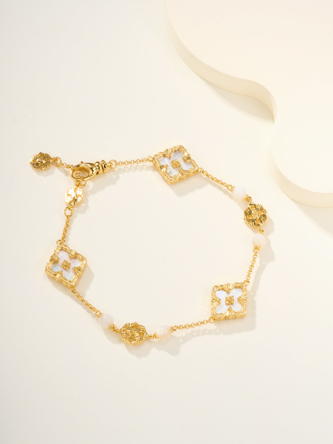 [⭐Glow]B.C.L ENAMELED Three-Flower Bracelet（Trumpet)
